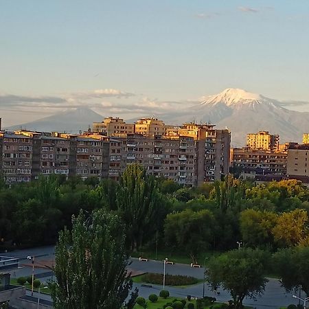 Umba Apartment N4 - Balcony And Mount Ararat View يريفان المظهر الخارجي الصورة