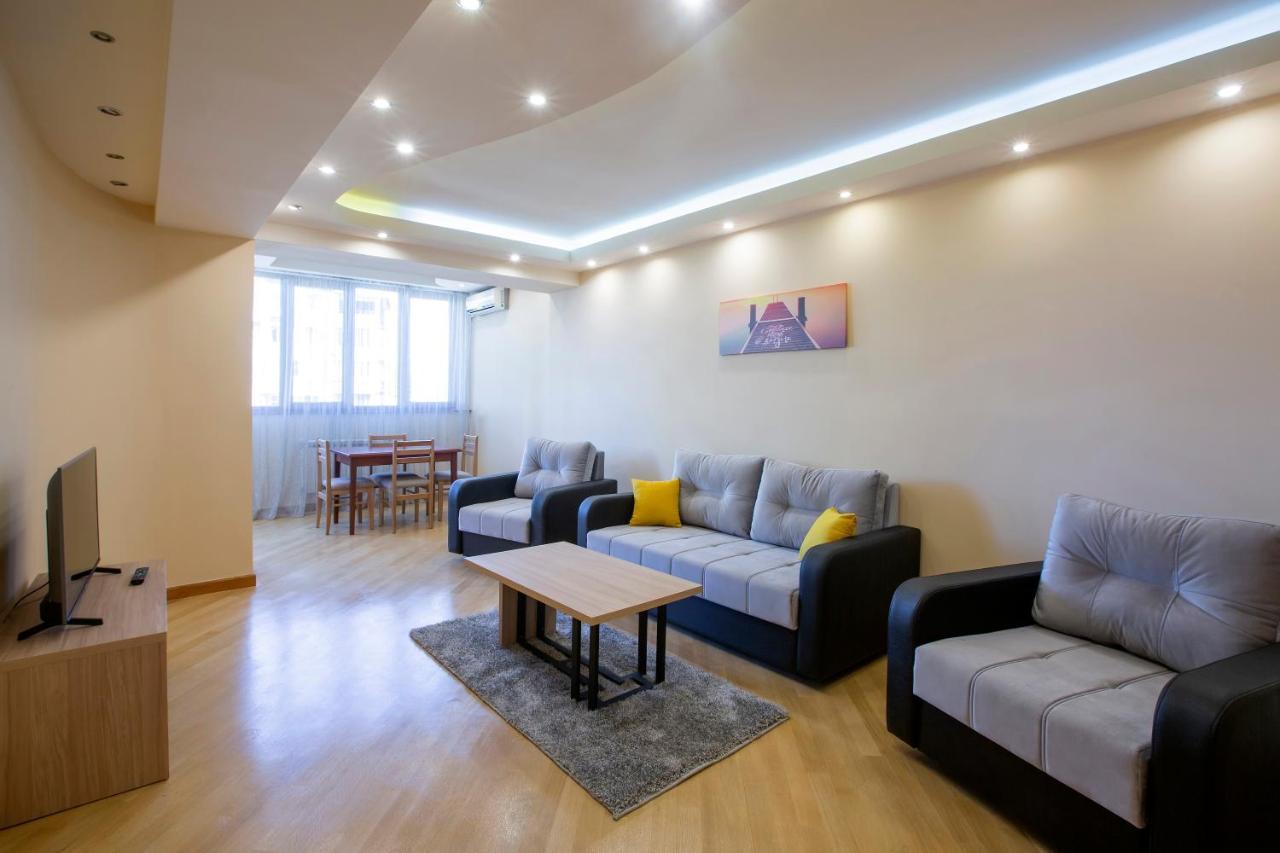 Umba Apartment N4 - Balcony And Mount Ararat View يريفان المظهر الخارجي الصورة