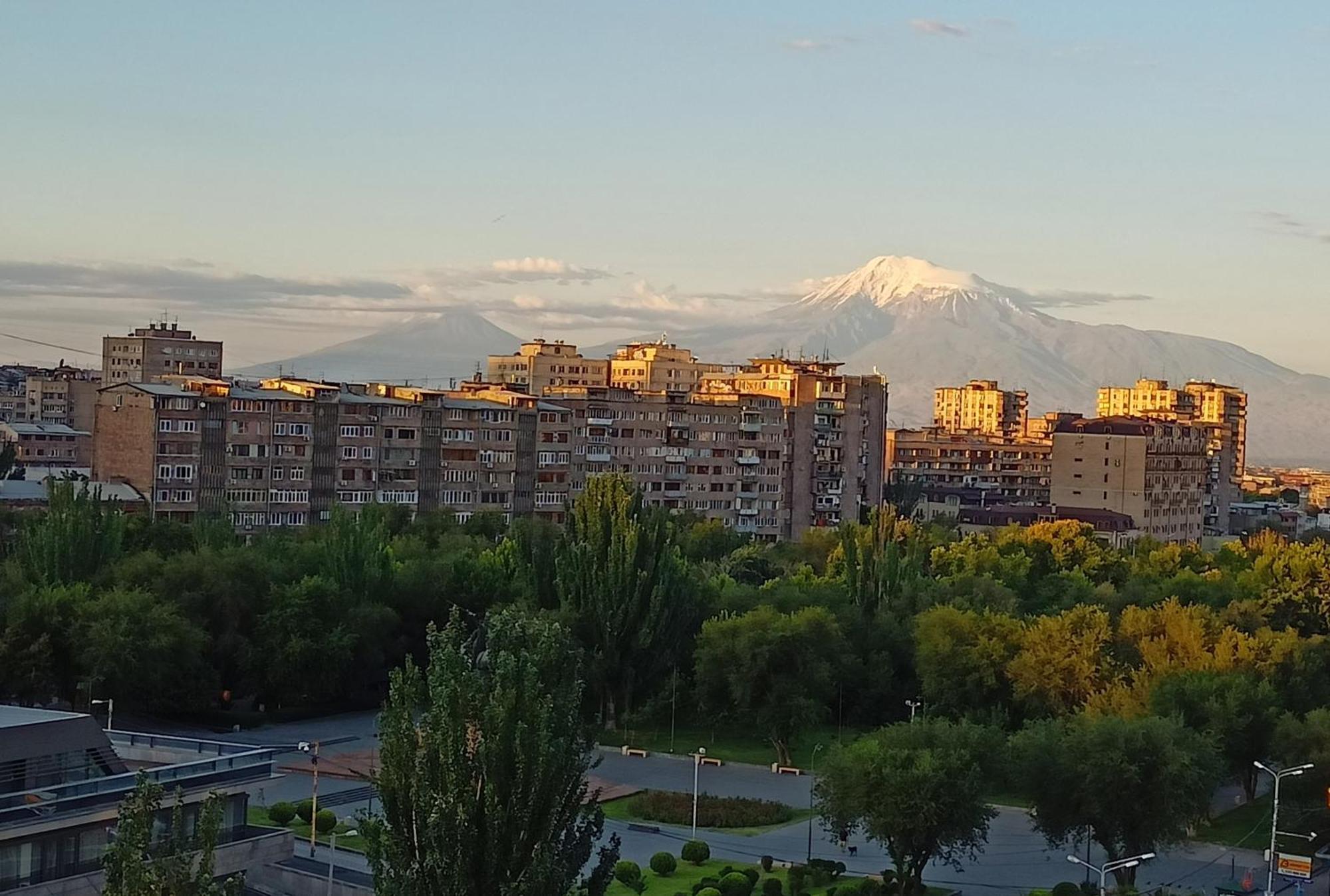 Umba Apartment N4 - Balcony And Mount Ararat View يريفان المظهر الخارجي الصورة